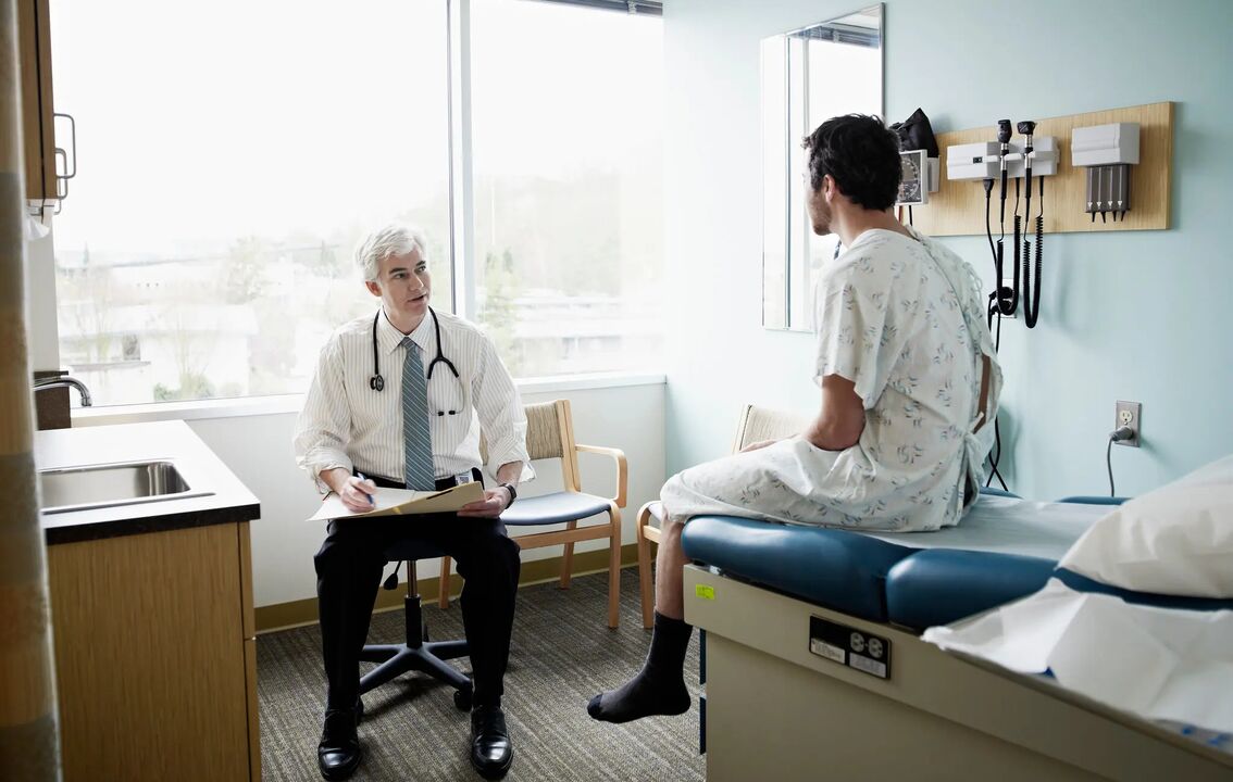 Para identificar la prostatitis, es muy importante que un hombre se someta a un examen completo por parte de un médico.