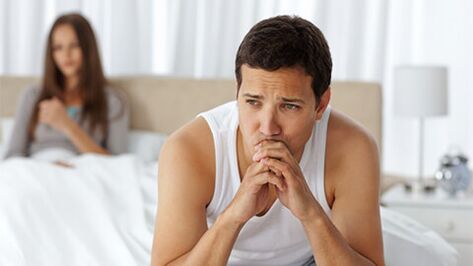 Problemas en la cama de un hombre debido a la prostatitis